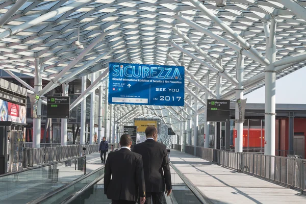 People visiting Sicurezza, international event in the sector of — Stock Photo, Image