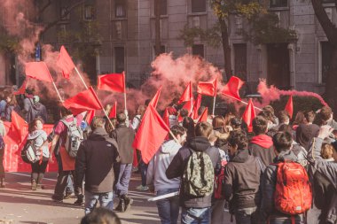 Thousands  of students and theachers prostesting in Milan, Italy