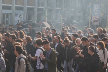 Thousands  of students and theachers prostesting in Milan, Italy