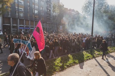 Thousands  of students and theachers prostesting in Milan, Italy