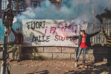 Thousands  of students and theachers prostesting in Milan, Italy