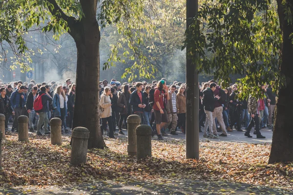 Thousands  of students and theachers prostesting in Milan, Italy — ストック写真