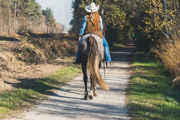 Pretty girl riding her grey horse — Stock Photo, Image