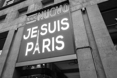 A big led display showing the phrase Je suis Paris in Milan, Ita