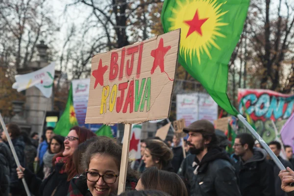 Kurdish demonstrators protest against Turkish government in Mil — Stock Photo, Image
