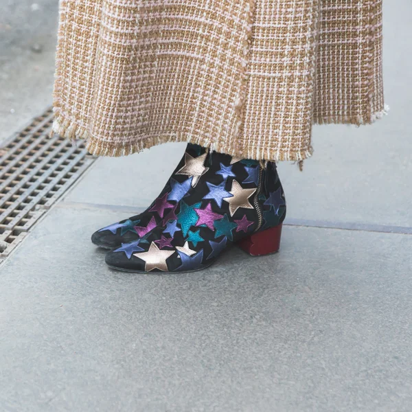 Detalj av skor utanför Jil Sander modevisning bygga för Mil — Stockfoto