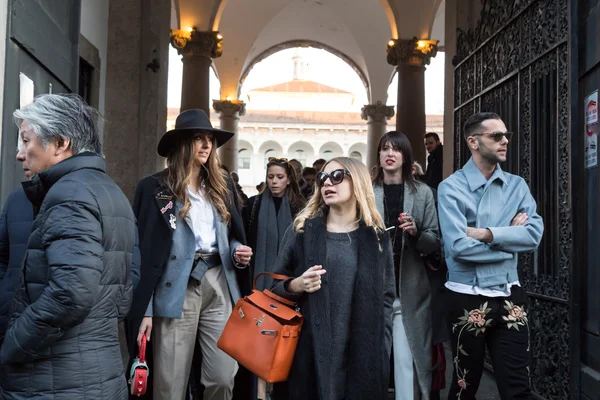 Les gens à Milan Semaine de la mode masculine 2016 — Photo