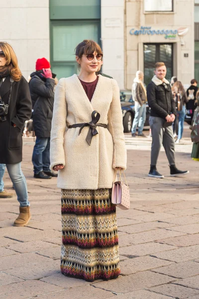 Les gens à Milan Semaine de la mode masculine 2016 — Photo