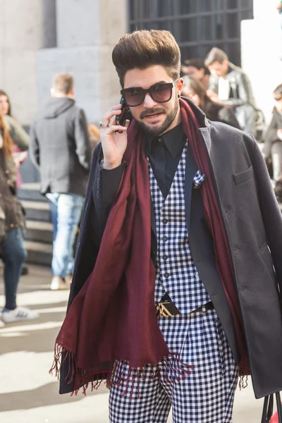 Mensen op de mannen in de Milaan fashionweek 2016 — Stockfoto