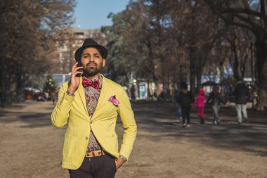 Evet Hintli yakışıklı adam