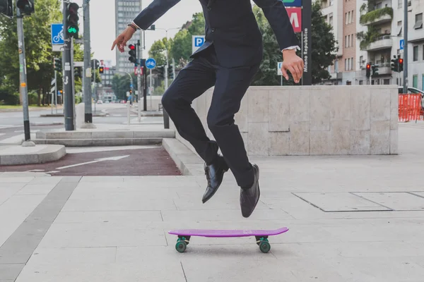 Detail of a model jumping with his skateboard — Stock Photo, Image