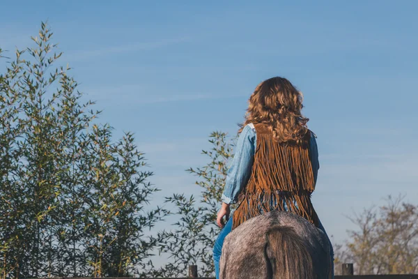 Pretty girl riding her grey horse — Stock Photo, Image