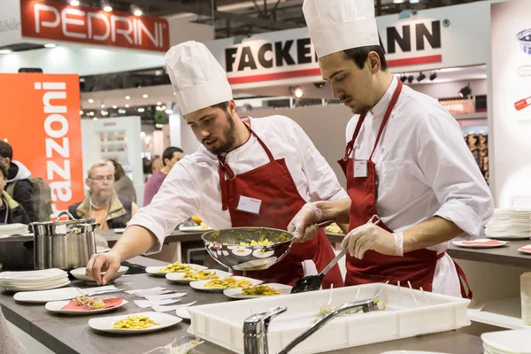 Cook working at HOMI, home international show in Milan, Italy — Stock Photo, Image