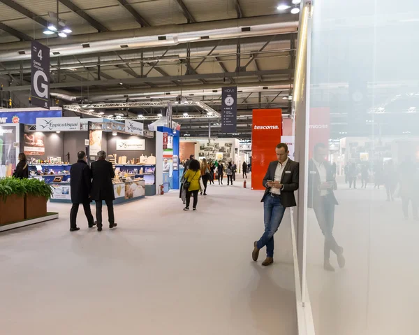 Persone in visita a HOMI, home show internazionale a Milano — Foto Stock