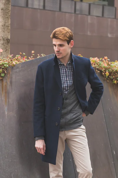 Young man posing in the city streets — Stock Photo, Image