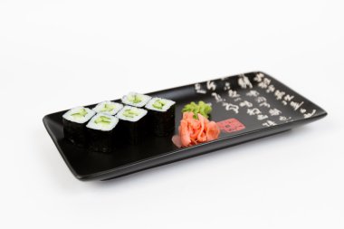 Görüntü lezzetli suşi salatalık ile ayarla