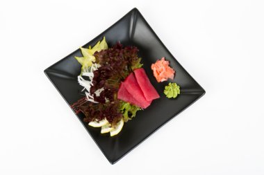 Ton balığı ile lezzetli sashimi görüntüsünü