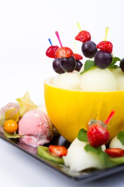 Lezzetli kavun tatlı assorti dondurma ile görüntü