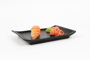 Somon ile lezzetli nigiri görüntüsünü