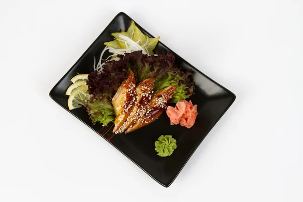 Siyah nokta ile lezzetli sashimi görüntüsünü — Stok fotoğraf