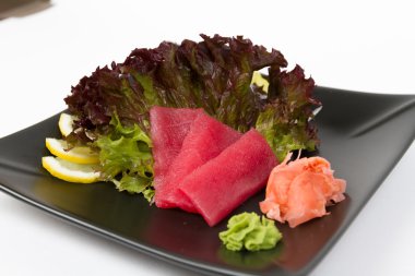 Ton balığı ile lezzetli sashimi görüntüsünü