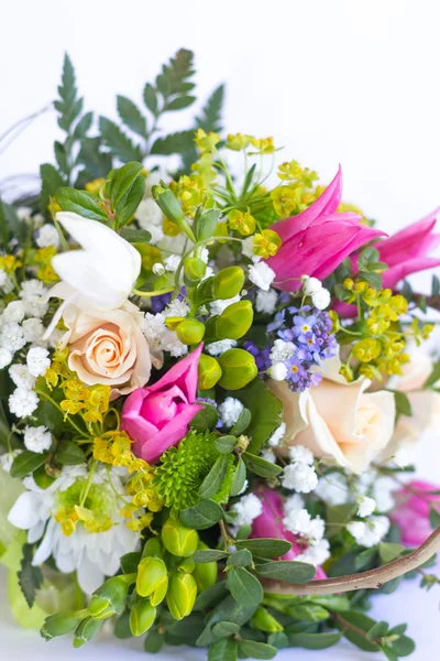 Изображение красивого красочного букета свежих цветов — стоковое фото