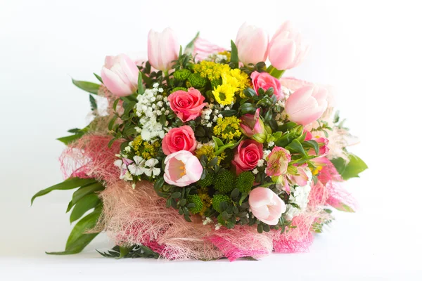 Güzel renkli taze çiçekler buket görüntüsünü