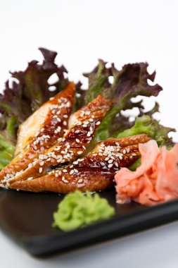 Siyah nokta ile lezzetli sashimi görüntüsünü