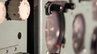 Kullanılmadığı eski uçak kontrol paneli ve kontrol paneli