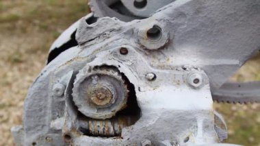 Restoranda eski bir İkinci Dünya Savaşı savaş topu