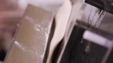 İnişli çıkışlı dışarı hamur ve pişirme