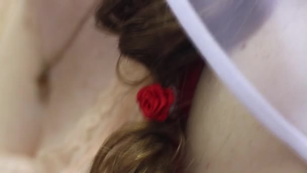 Chiudi filmato di una sposa capelli — Video Stock