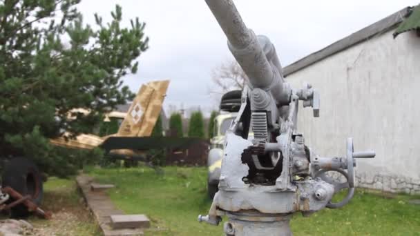 An old WWII cannon in restaurant — Stock Video