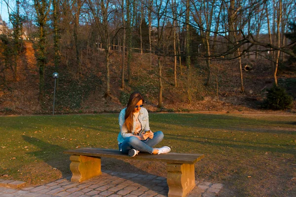 Image of beautiful woman listening music outdoor — Stock Photo, Image
