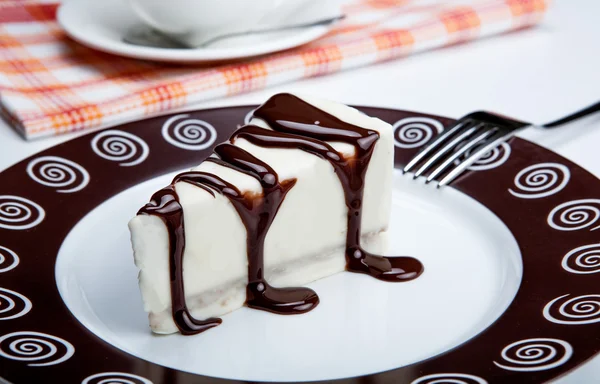 Chocolate cake on a plate close up — Stock Photo, Image