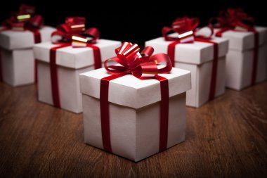 küçük hediye kutuları tablo