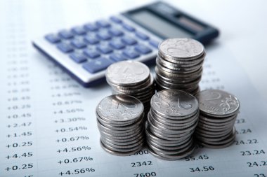 hesap makinesi ile Rus ruble yığınları