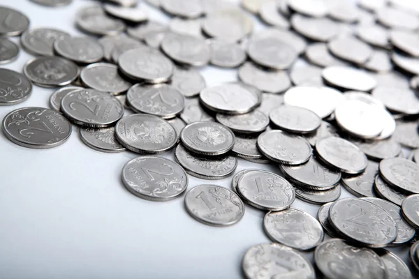 Pila de monedas en un blanco — Foto de Stock