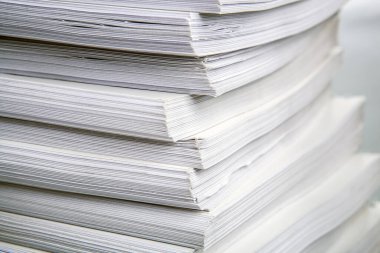 Beyaz kağıt dosya yığını kapatılıyor