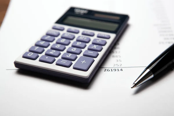 Work on the calculator and papers — Stock Photo, Image