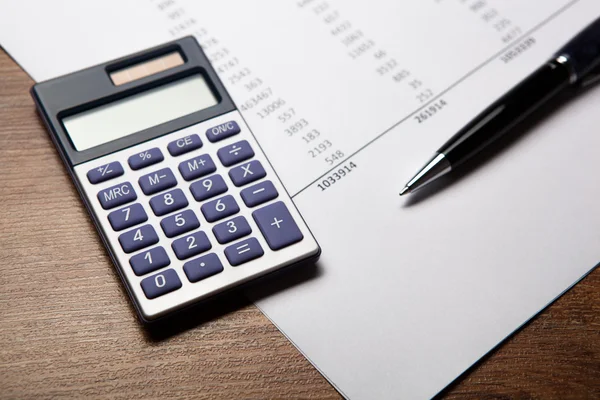 Work on the calculator and papers — Stock Photo, Image