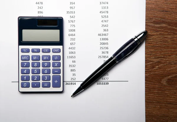 Work on the calculator and papers — Stock Photo, Image