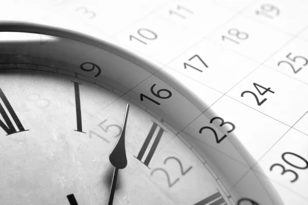 Hoja de un calendario con el número de días y el reloj Imágenes De Stock Sin Royalties Gratis