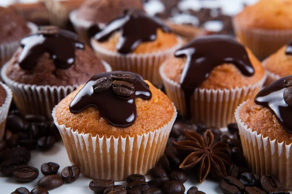 Ciasto czekoladowe z ziarnem kawy — Zdjęcie stockowe