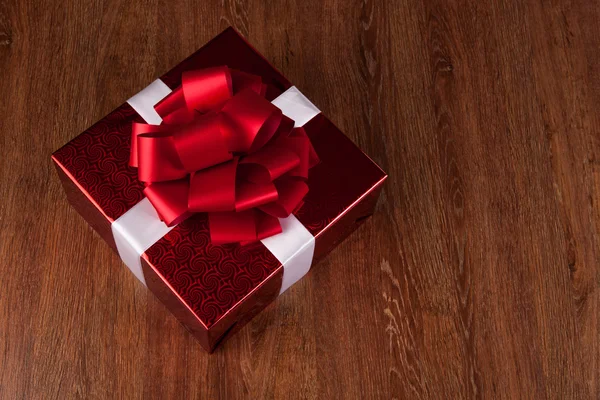 Een grote rode gift box bovenaanzicht — Stockfoto