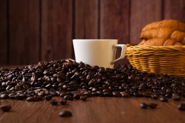 Café naturaleza muerta sobre un fondo de madera —  Fotos de Stock