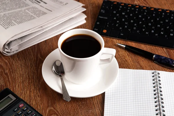 Siyah kahve ile iş natürmort — Stok fotoğraf