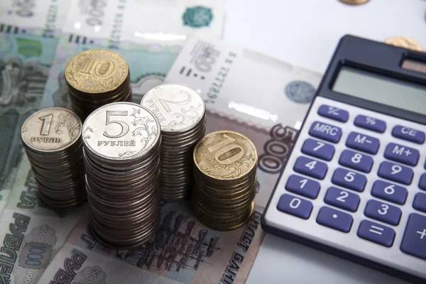Pilas de rublos rusos con calculadora —  Fotos de Stock