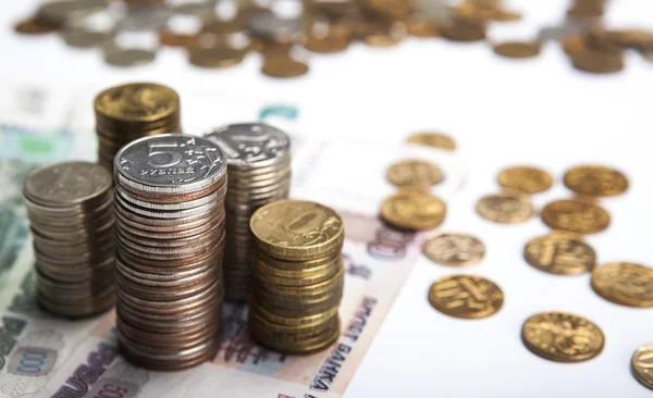 Stapels van Russische roebels met opmerking — Stockfoto