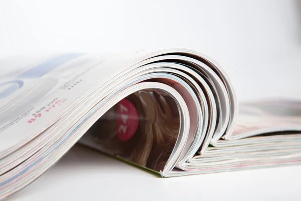 Pilha de revistas na mesa — Fotografia de Stock